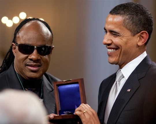 Barack Obama en Stevie Wonder