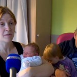 mathieu-vandecauter-eerste-baby-van-2013-geboren-langs-de-snelweg